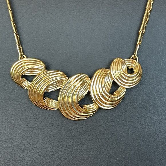 Vintage Estate Avon Ribbon Curl Necklace Swirl Flat Chain 1989 Gold Tone - Picture 1 of 5